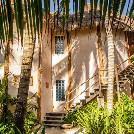Hotel Encantada