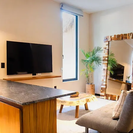 Great Location Amazing Rooftop Pool Apartment