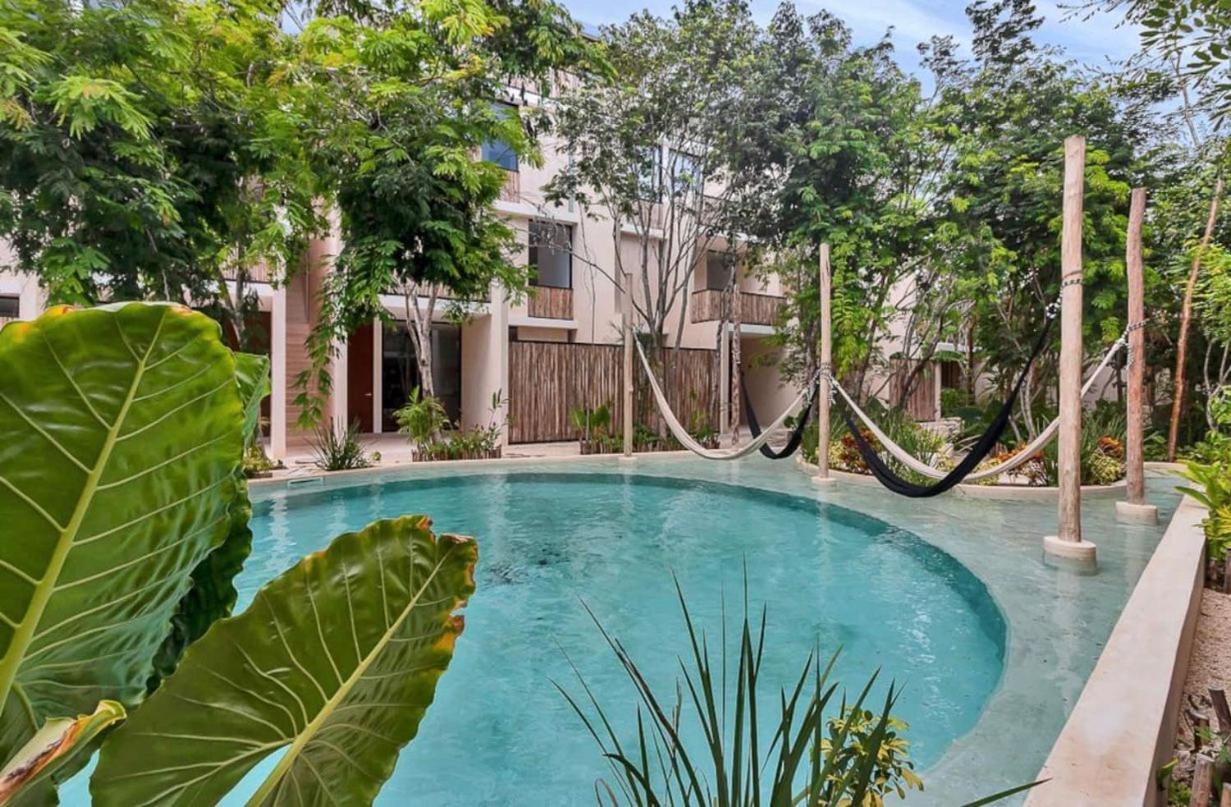 Luxury Jungle 2bd Condo, Fast Wifi, Private Pool Apartment *