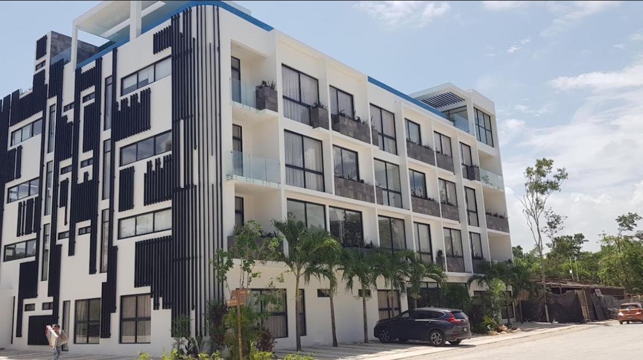 Mya, Elle&elena Residences