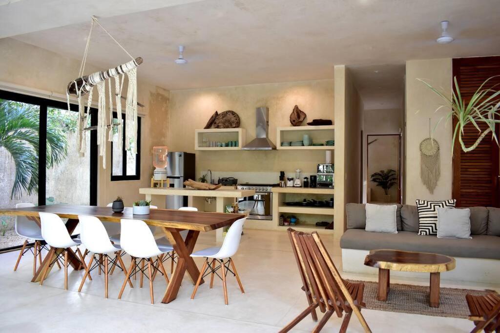 Chic-modern Apt W/pool, Garden, Parking & 3 Bikes Apartment