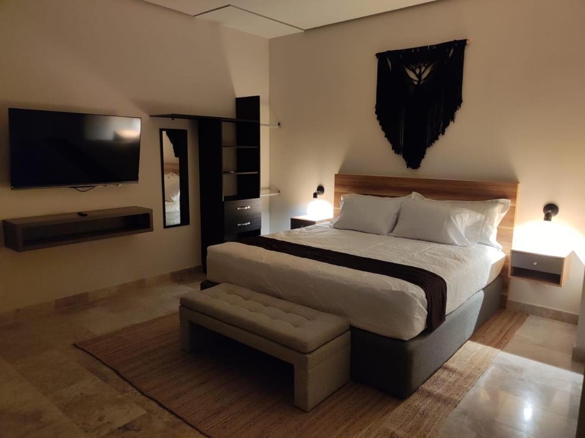 Mya, Elle&elena Residences *