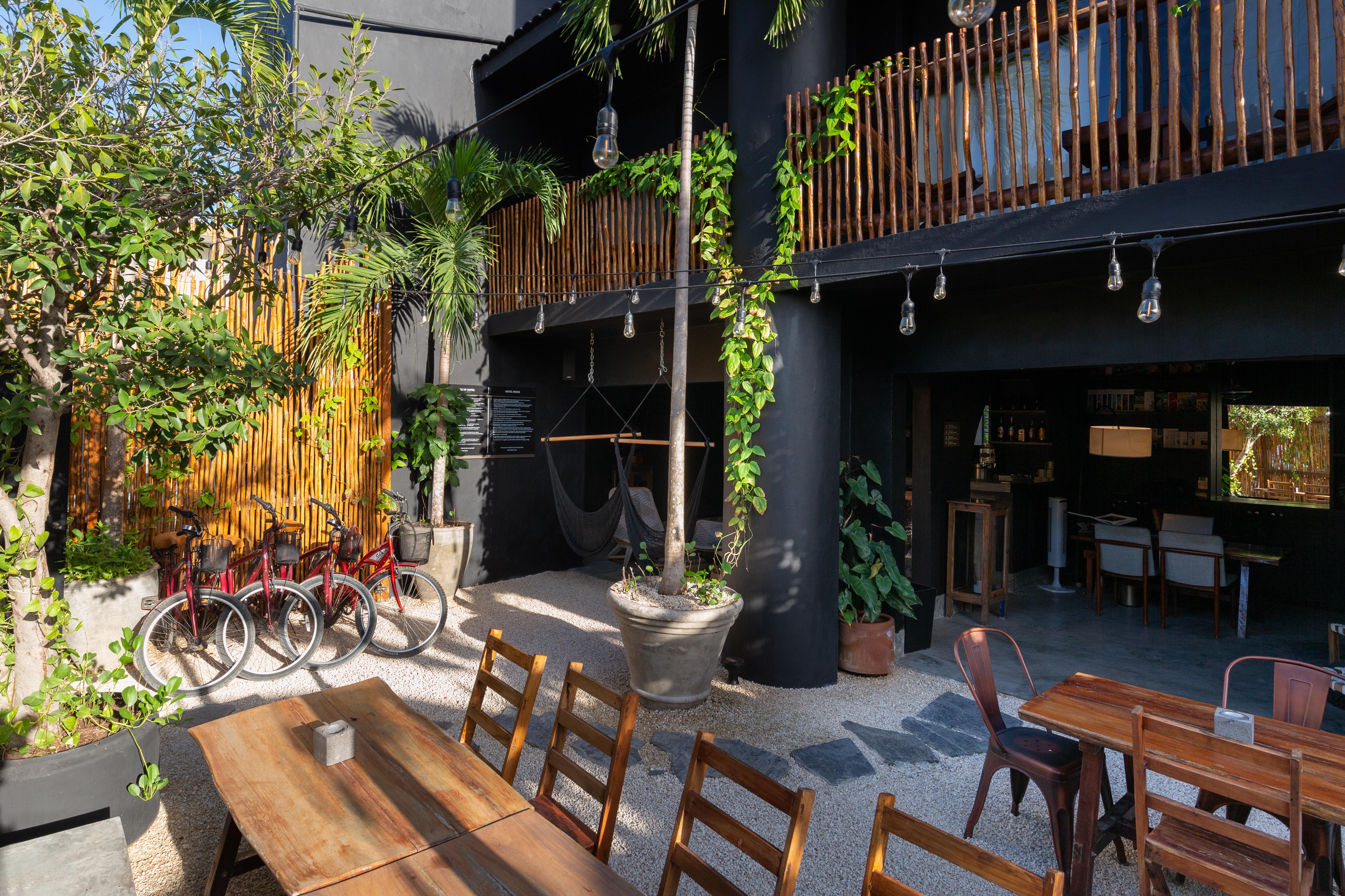 Hotel Aroma & Club 3*