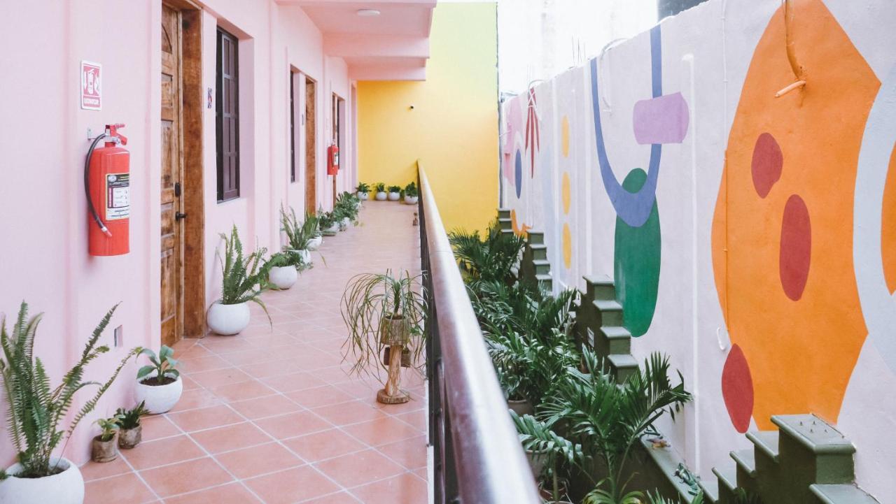 Hiphipstay - The Colonial