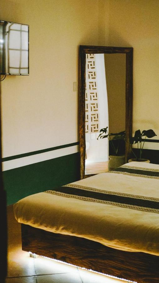 Hiphipstay - The Colonial Hotel