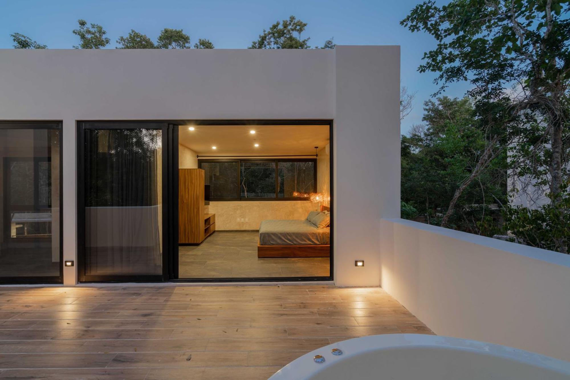 Villa Twelve O'clock - Luxury