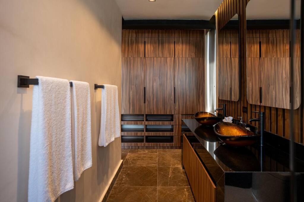 Luxury 3br/5bth Rooftoppool/elevator Hotel