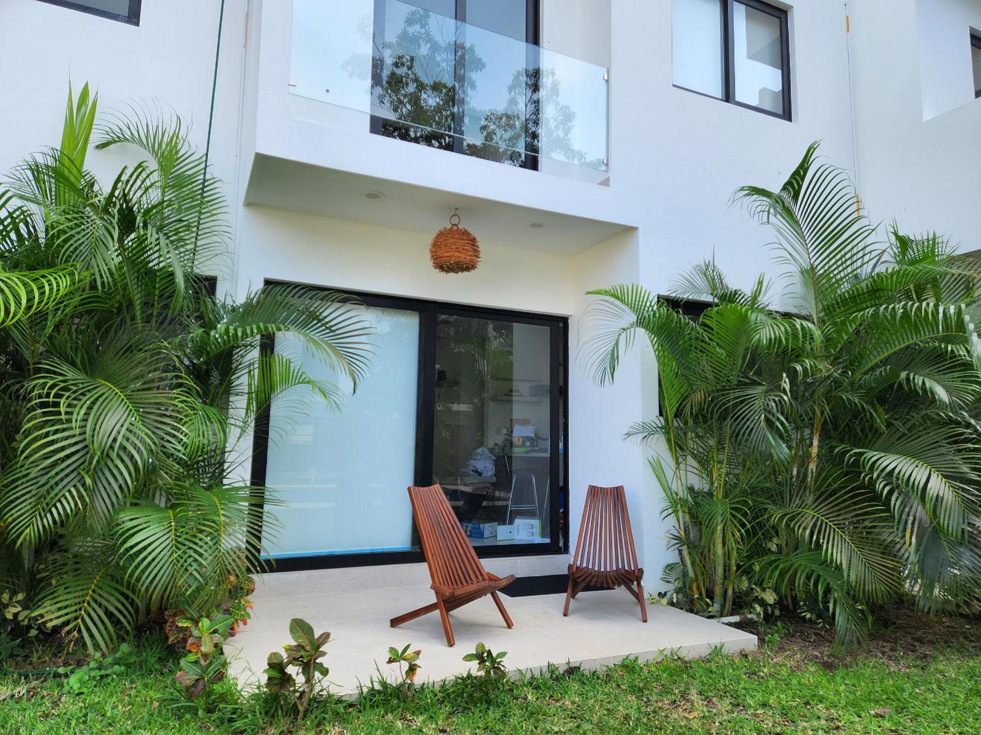 Casa Tres Recamaras: Jungle Views, Shared Pool & Prime Location