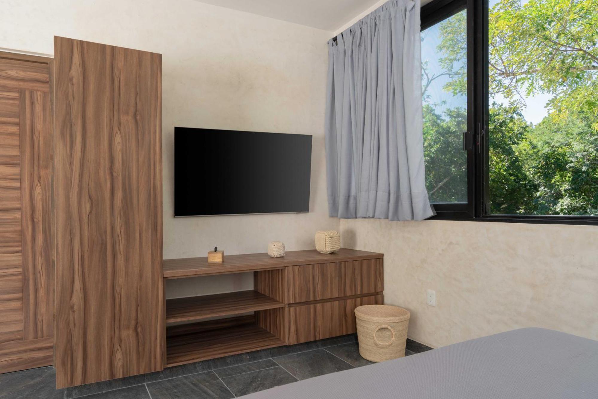 Twelve O'clock - Luxury Villa