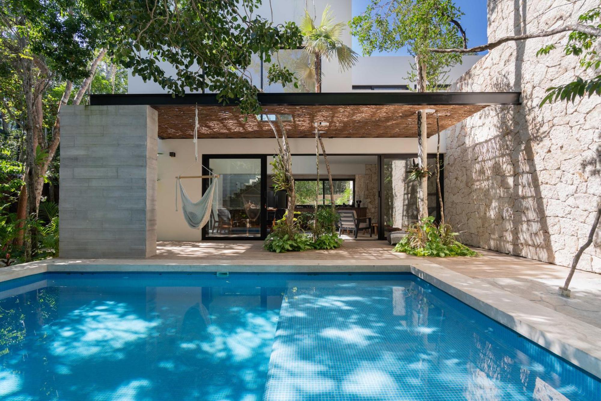 Twelve O'clock - Luxury Villa