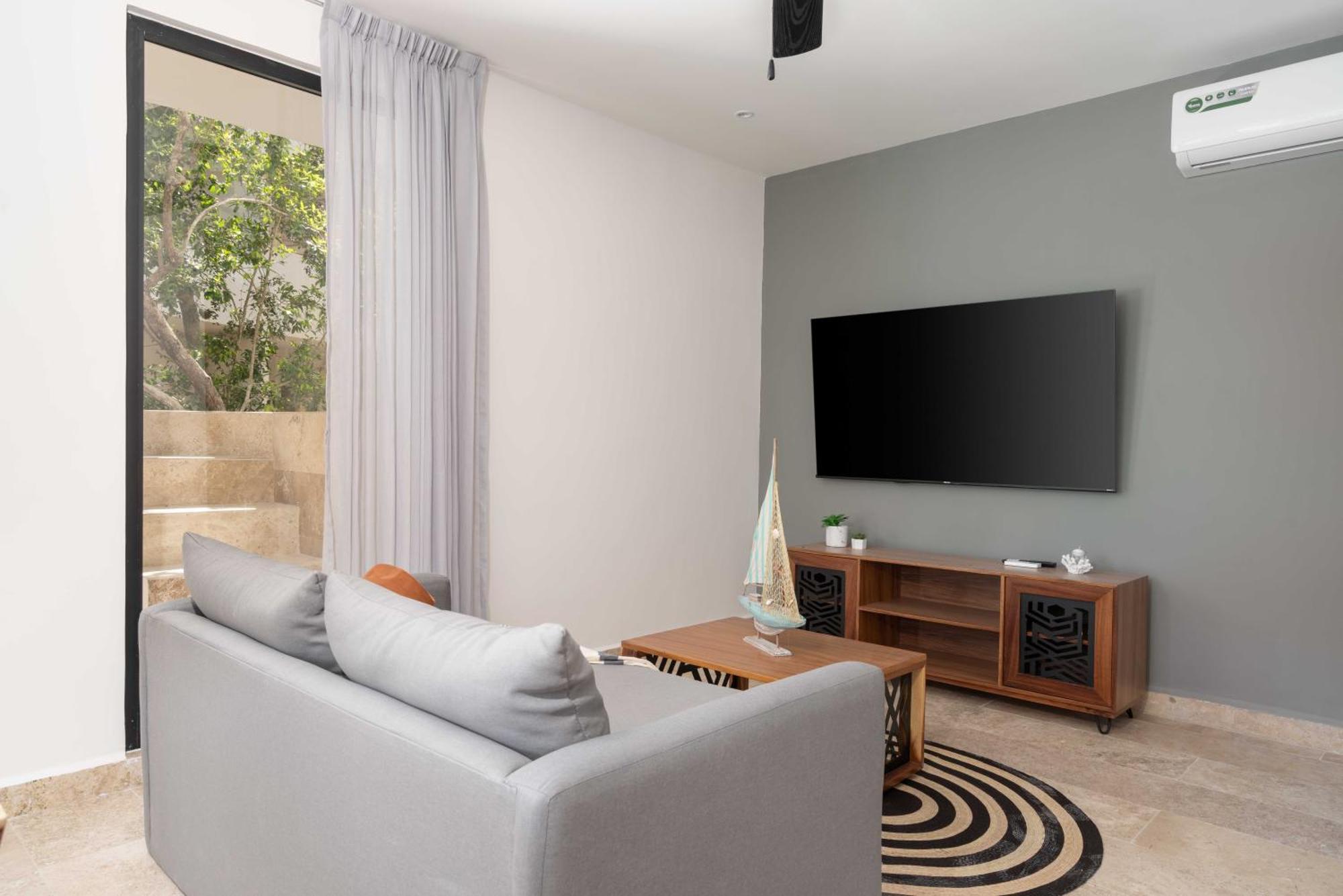 2 Bd With Private Plunge Pool And Terrace Holiday home