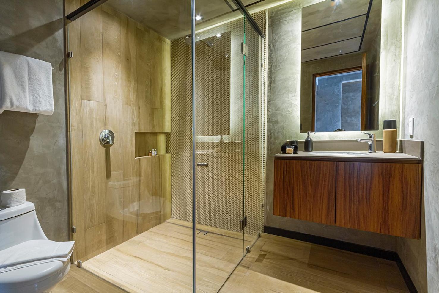 Sunny, Spacious & Amazing Amenities Apartment