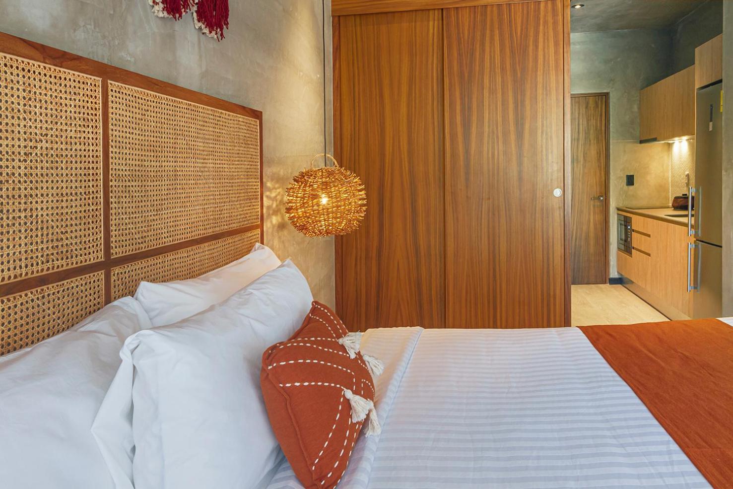 Sunny, Spacious & Amazing Amenities Apartment