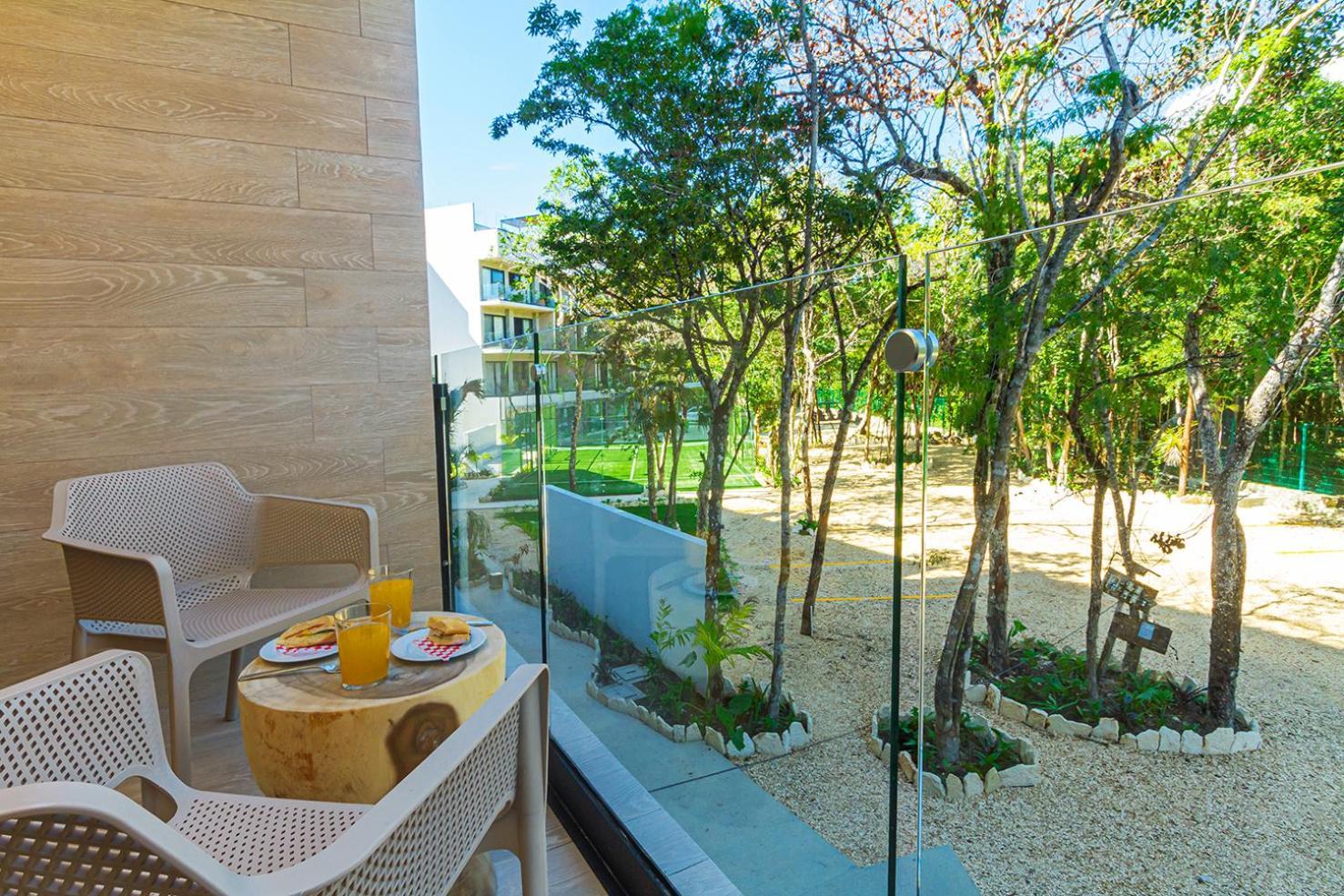 Sunny, Spacious & Amazing Amenities Apartment *