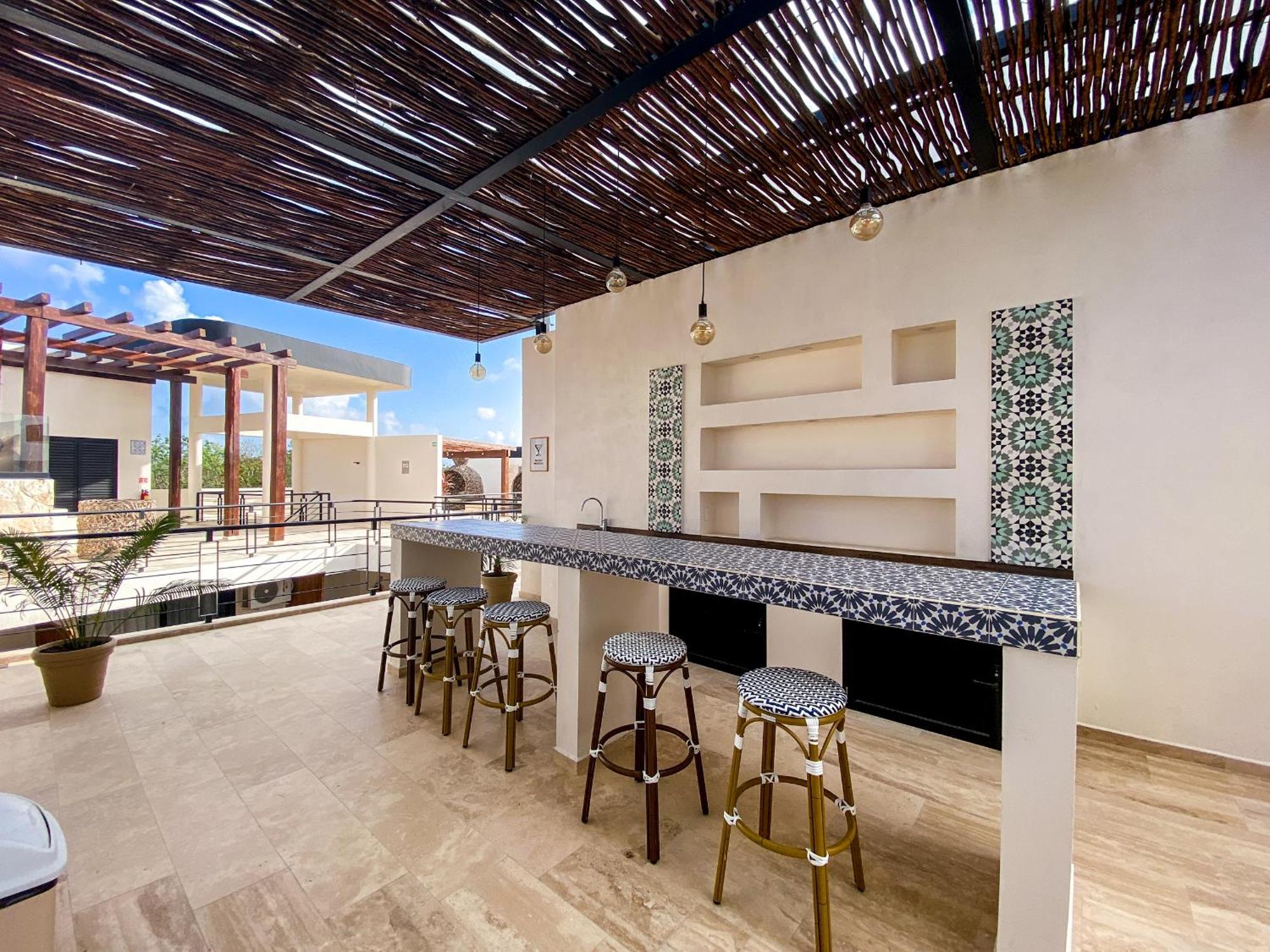 Boho Swim-up With Priv Pool, Terrace , Gym And Bar *