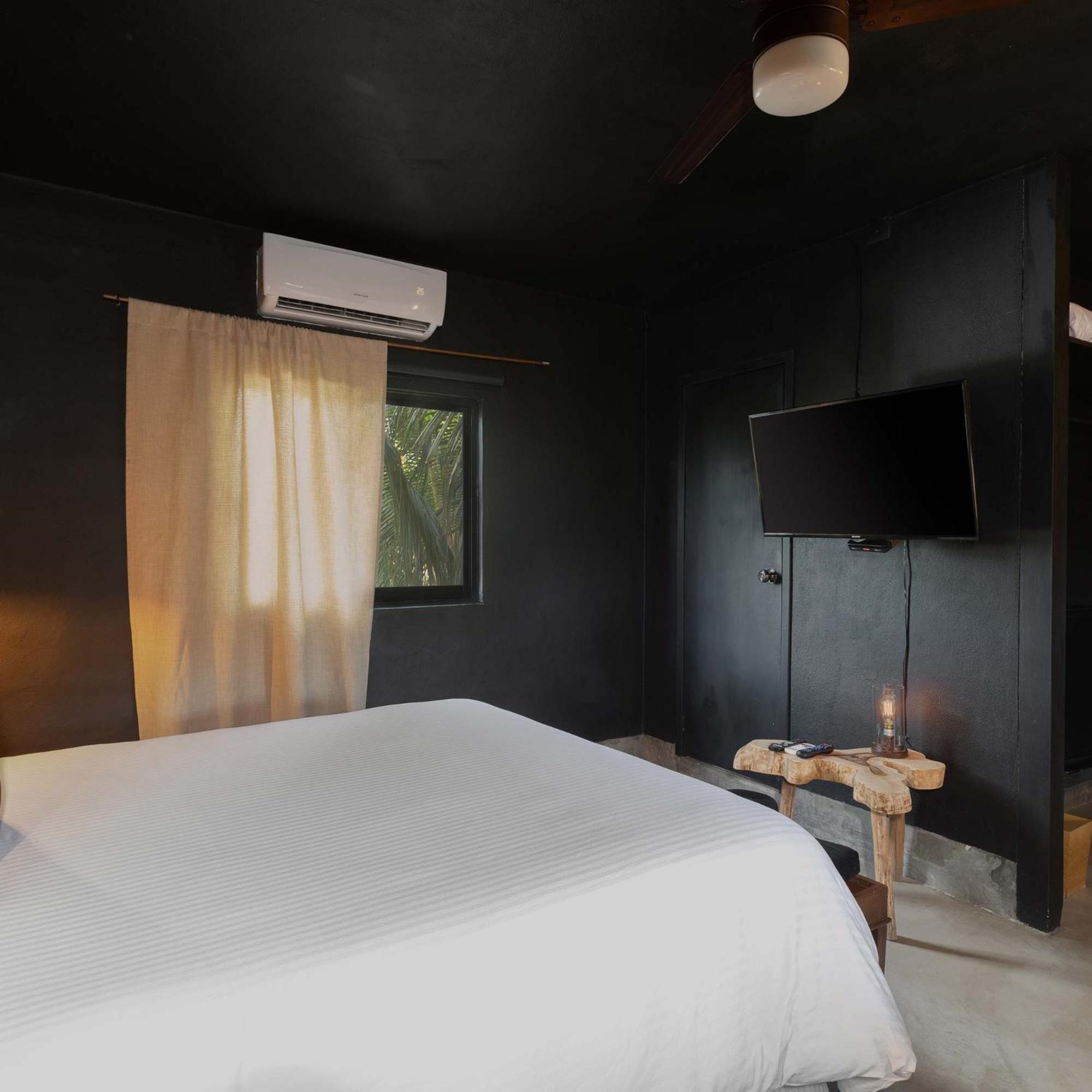 Aroma & Club Hotel 3*