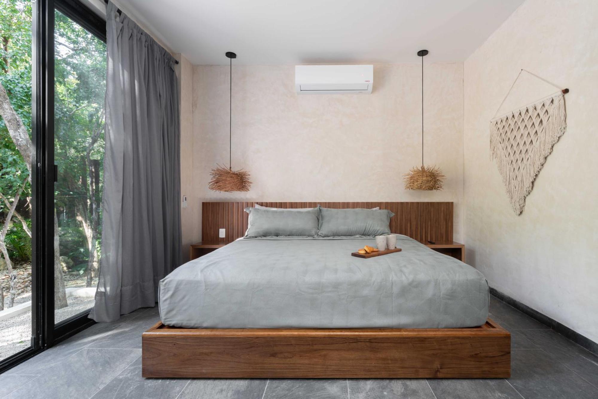 Twelve O'clock - Luxury Villa