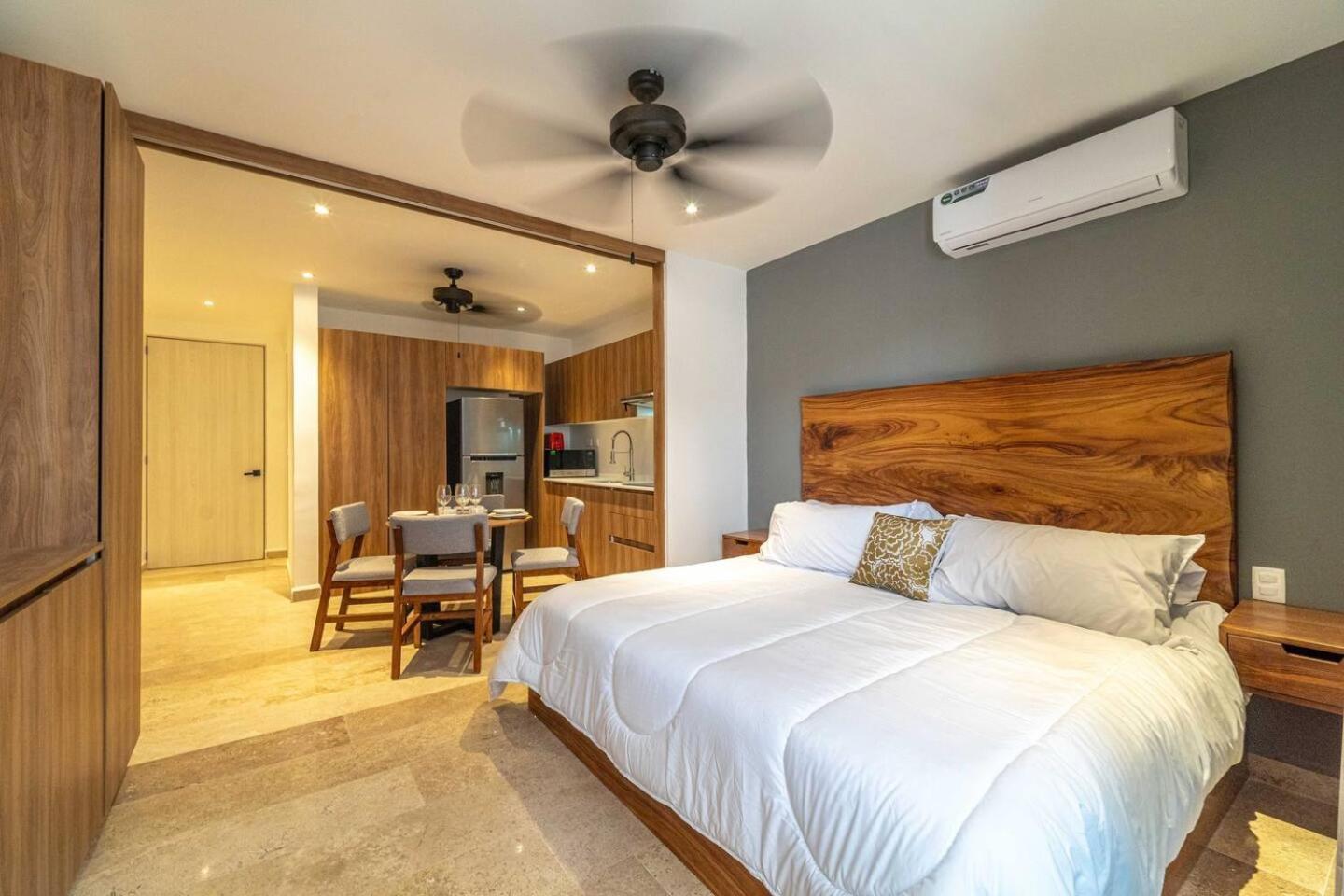 King With Private Balcony, Gym And Rooftop Pool Сasa de vacaciones