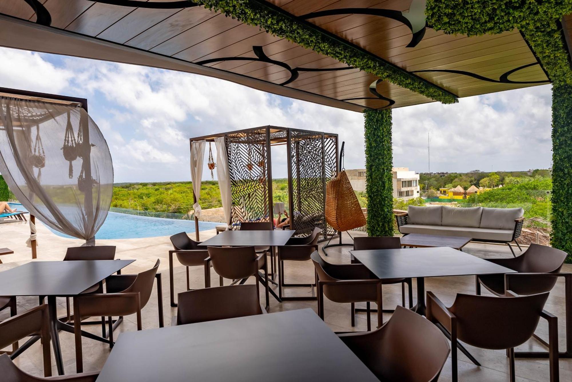 Menesse Aparthotel 4*