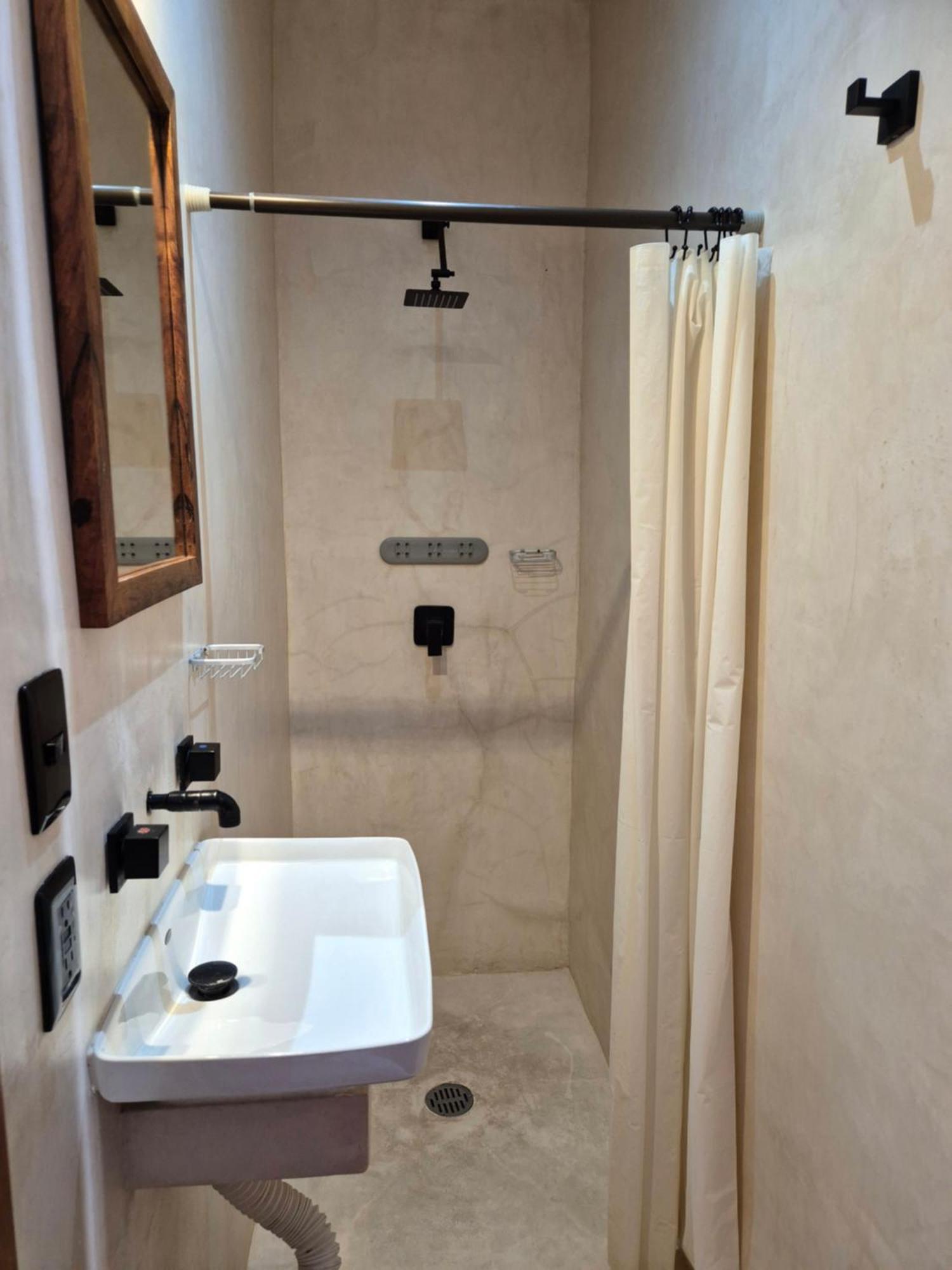 Freelance Guest house *