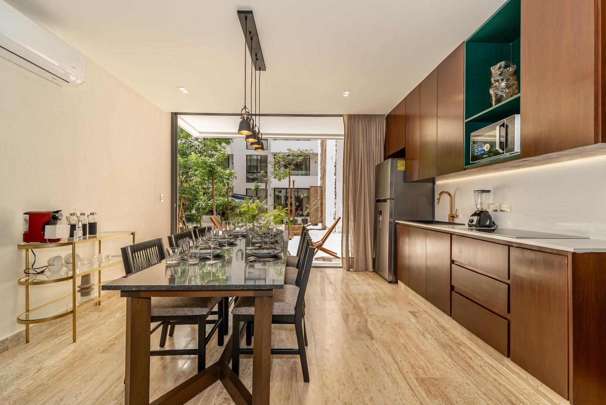 2br Plunge Pool, Rooftop Pool, Gym, Kids Playroom