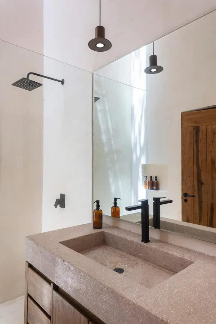 Twin 8br, Concierge, Gated ,jacuzzi, Paddle Court Holiday home *