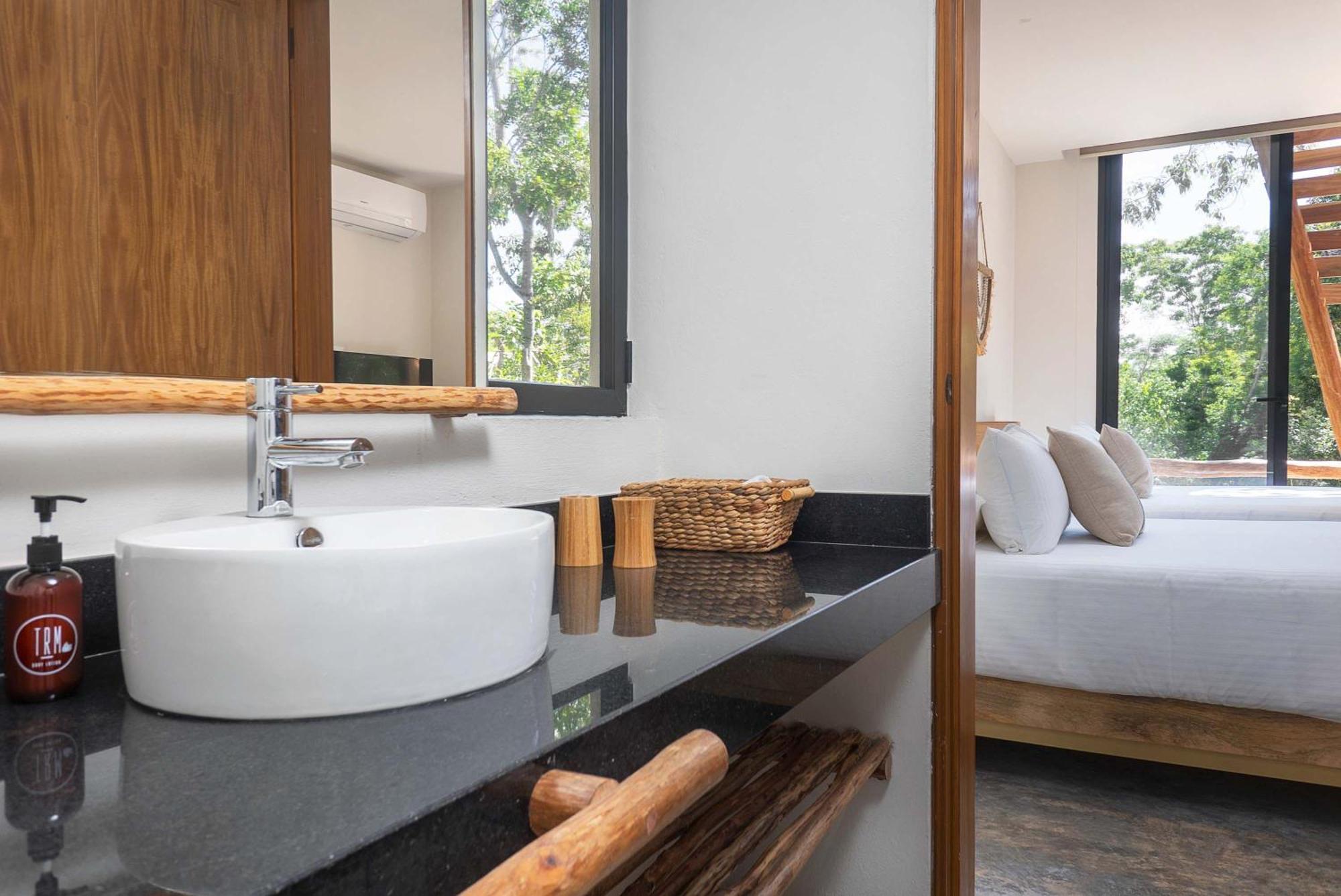 Twin 8br, Concierge, Gated ,jacuzzi, Paddle Court Holiday home *