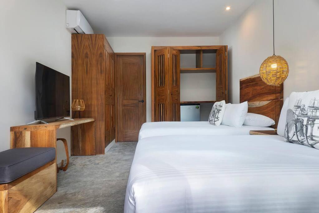 Twin 8br, Concierge, Gated ,jacuzzi, Paddle Court Holiday home