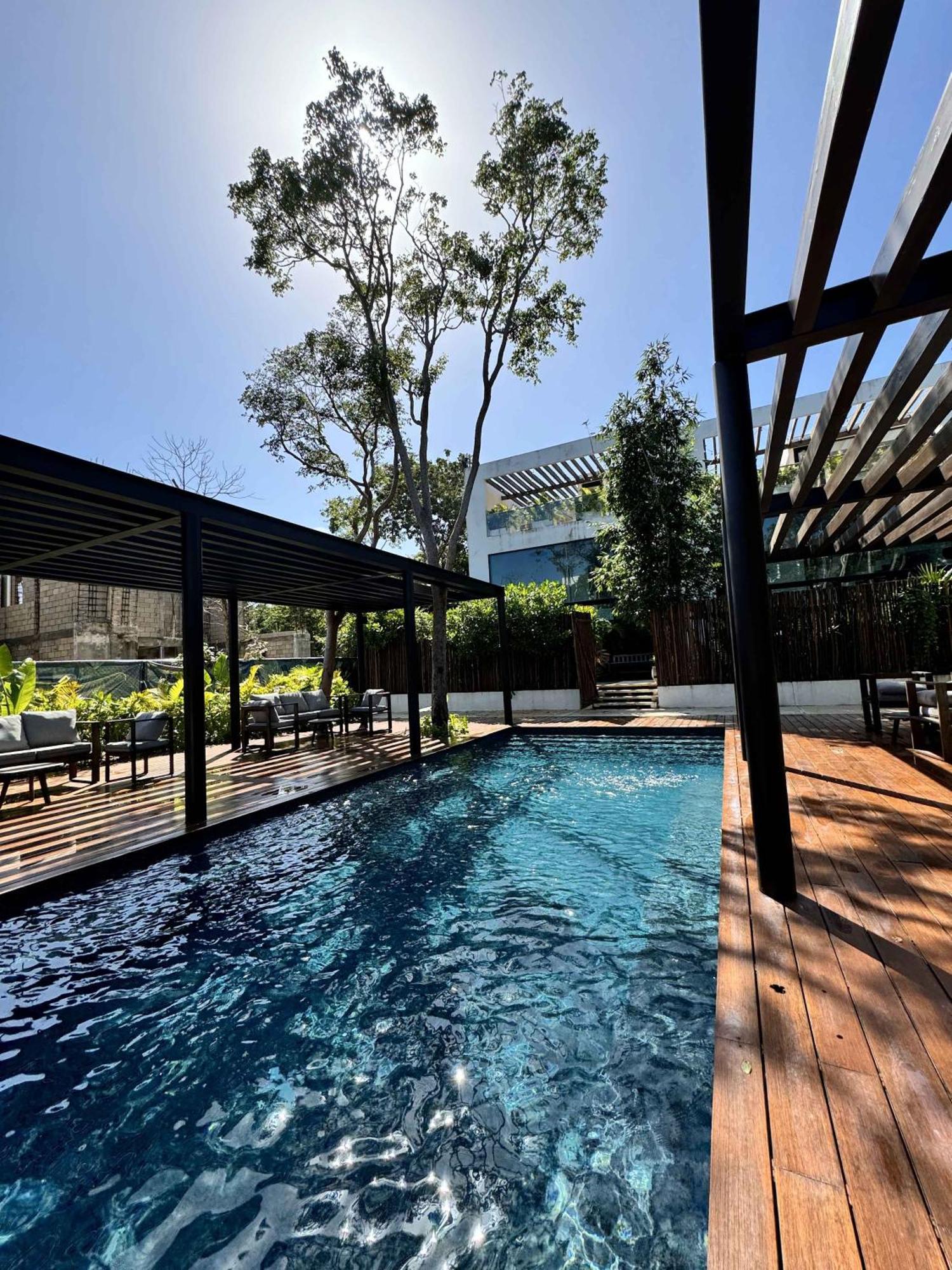 Villa Luxury 4br With 3 Pools & Paddle Court, Karanda