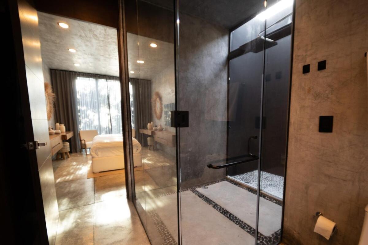 Spacious Luxury Villa, 3 Private Pools + Rooftop *