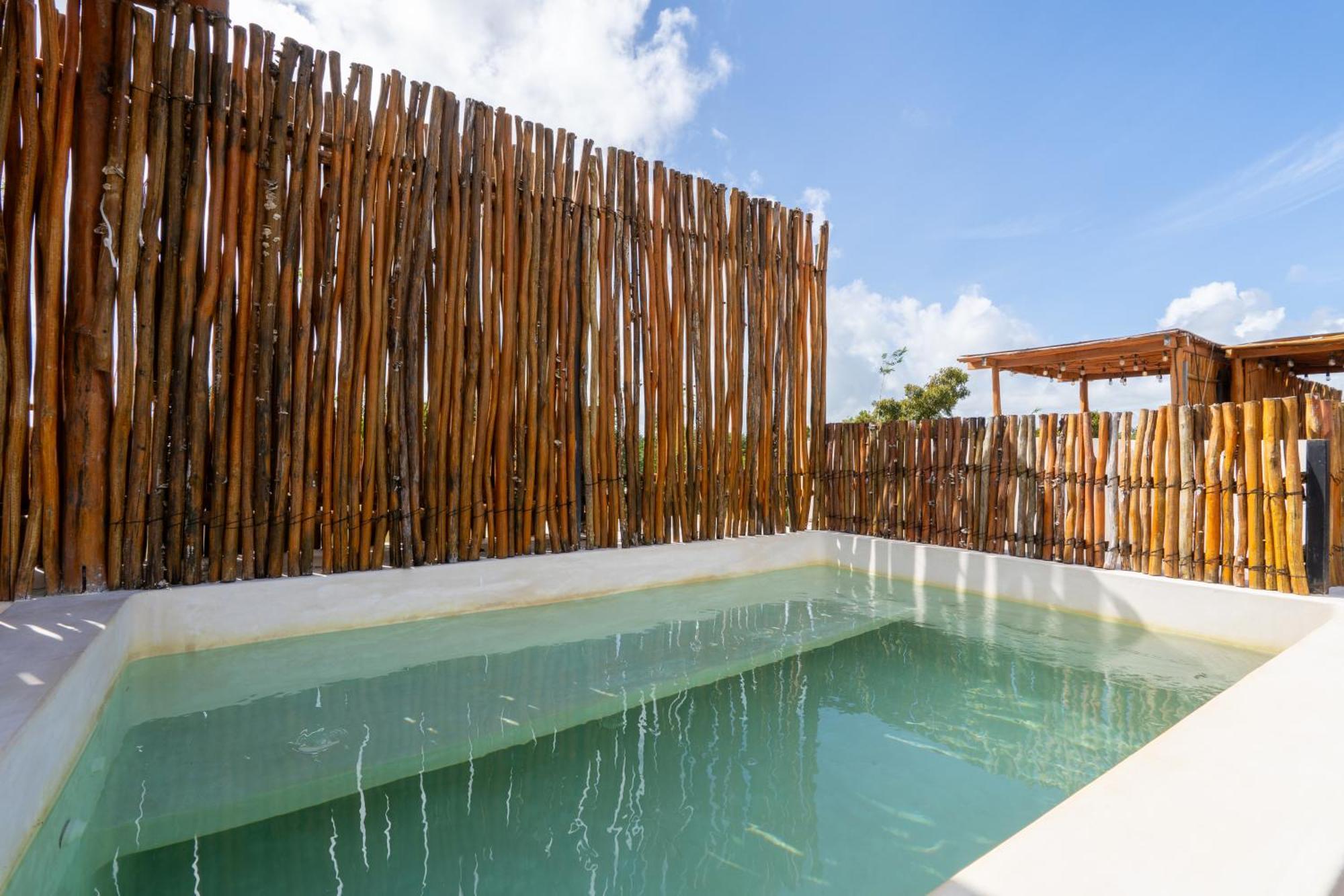Moonstone - With Private Pool And 24hrs Security & Club Access *