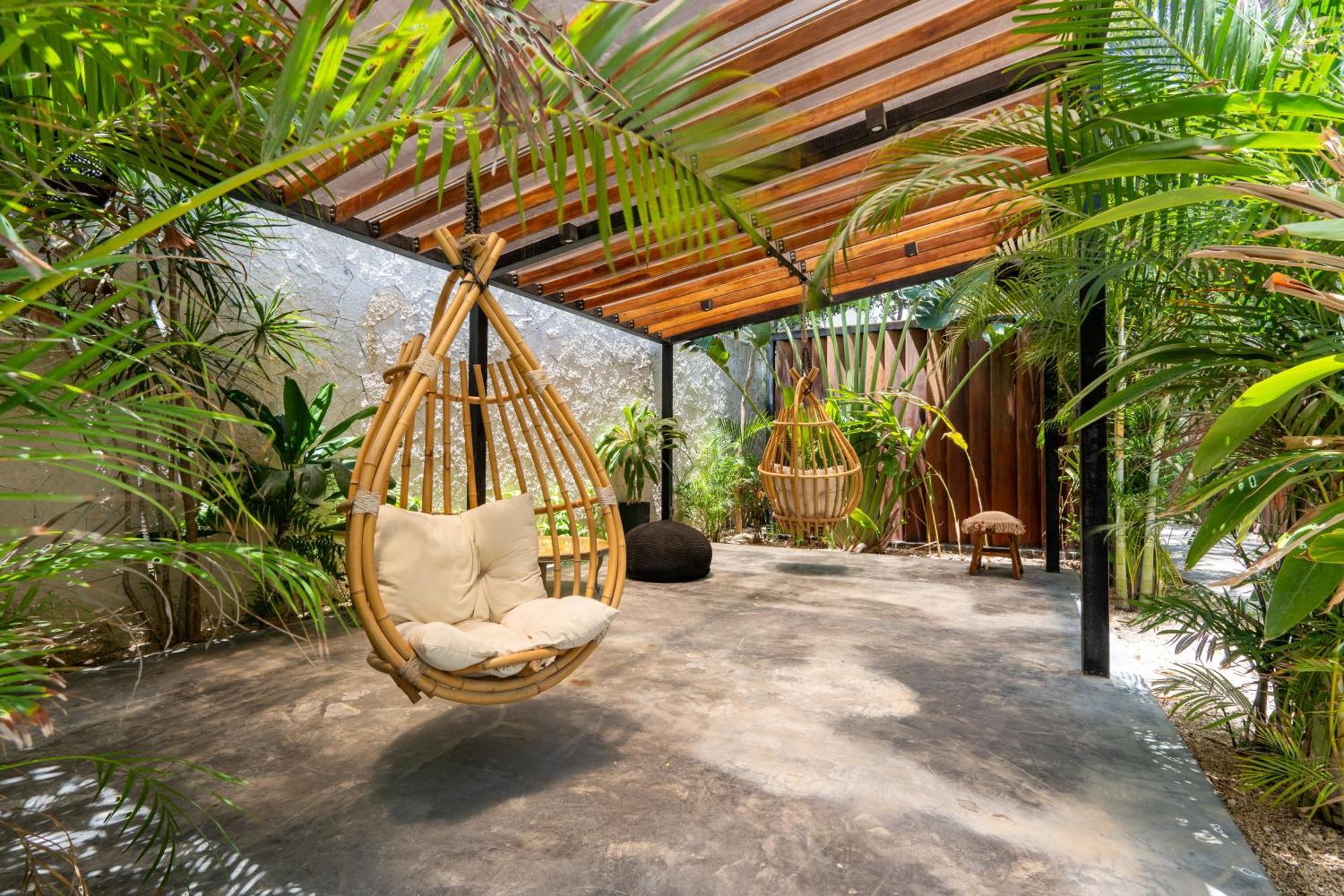 Moonstone - With Private Pool And 24hrs Security & Club Access *