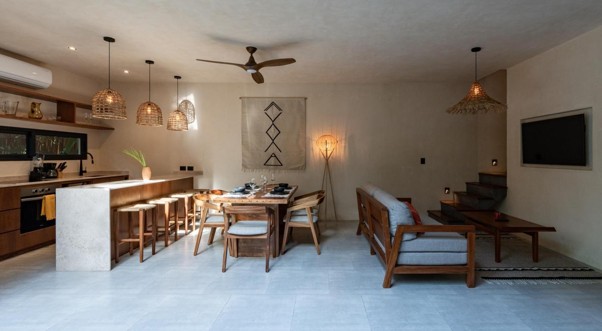 Moonstone - With Private Pool And 24hrs Security & Club Access *