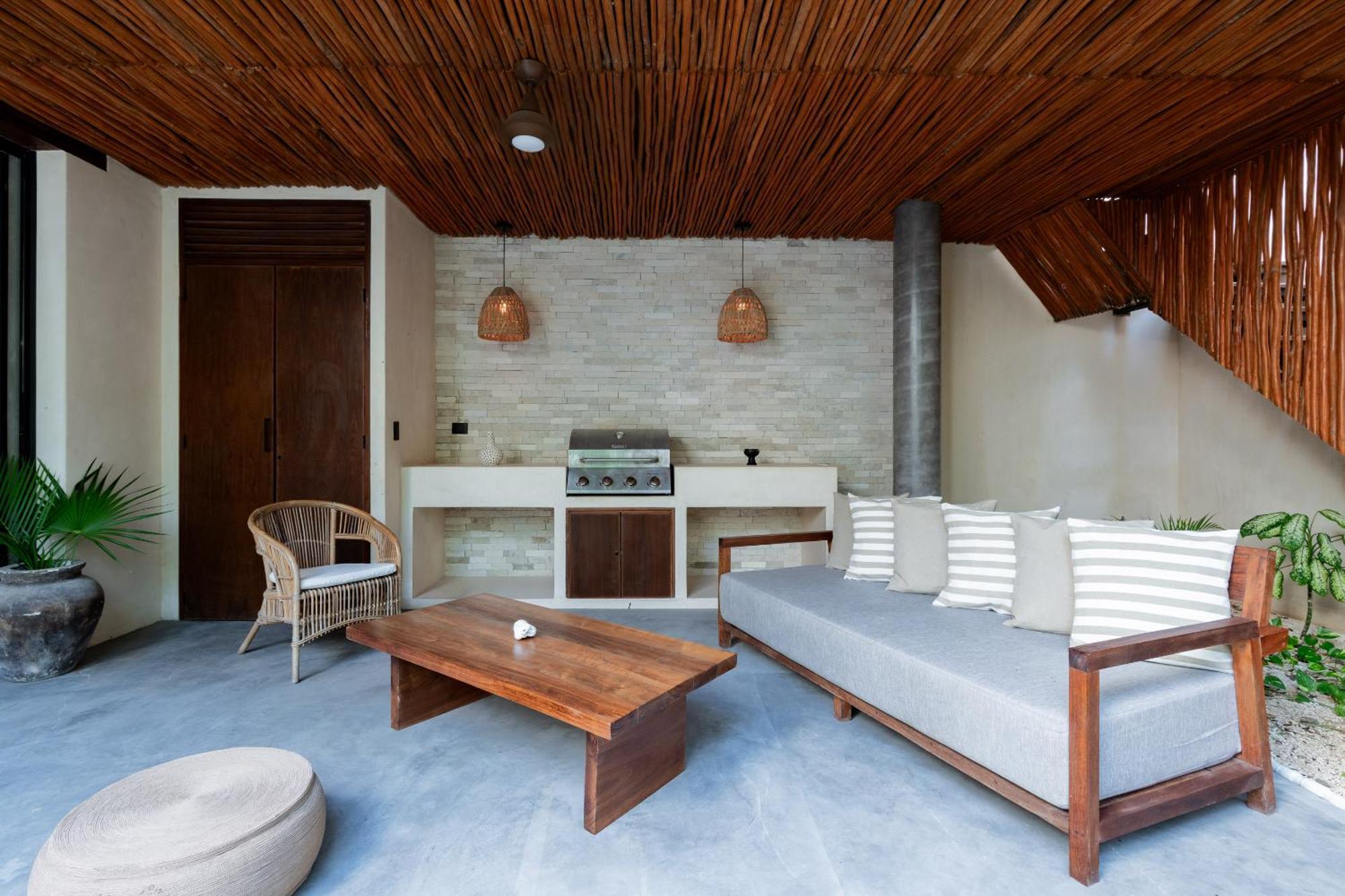 Moonstone - With Private Pool And 24hrs Security & Club Access *