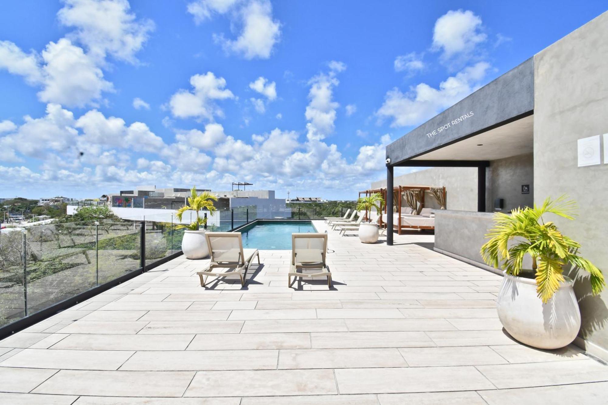 Tuk Fuego In By The Spot *