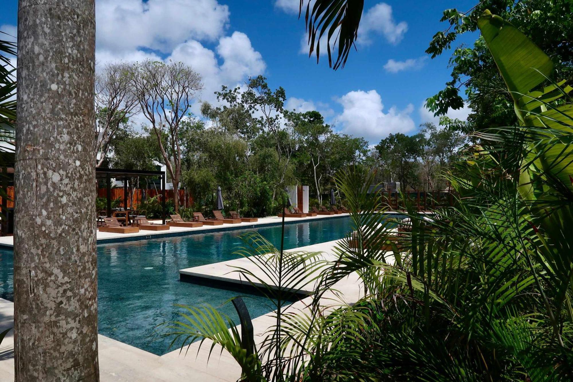 Luxury 4br With 3 Pools & Paddle Court, Karanda Villa