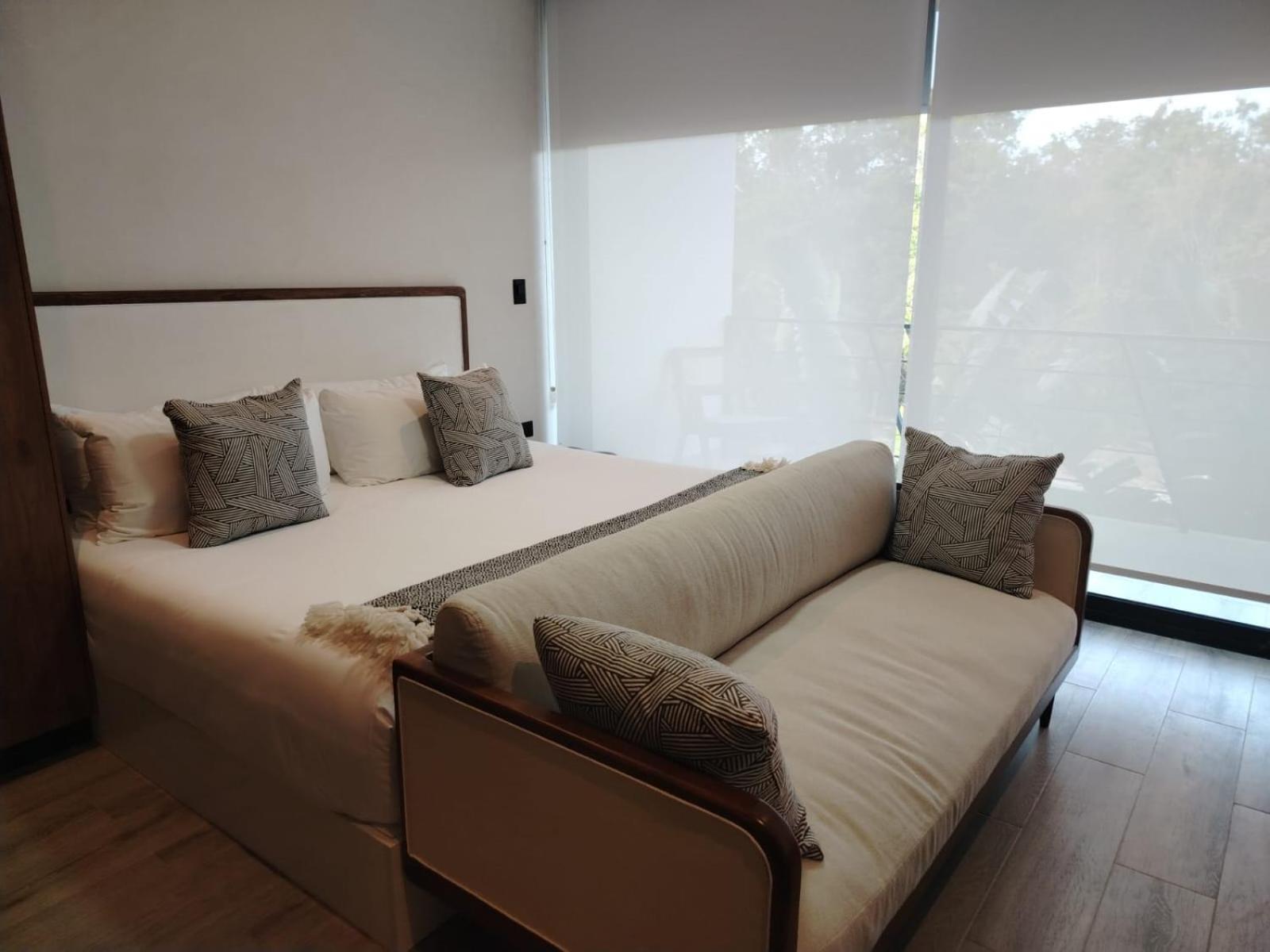 Enmedio De La Zona Hotelera Y El Centro *