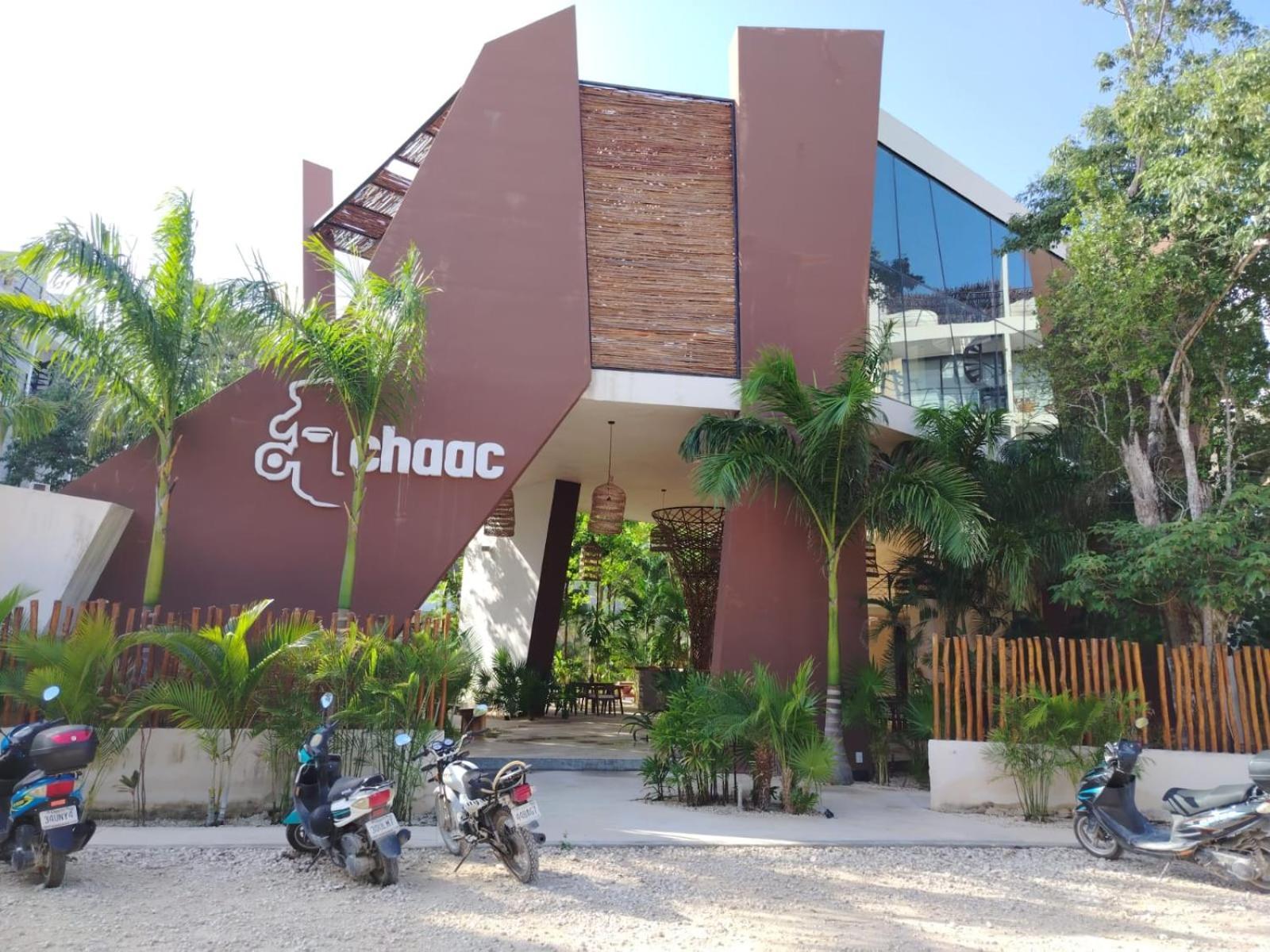 Enmedio De La Zona Hotelera Y El Centro Tulum