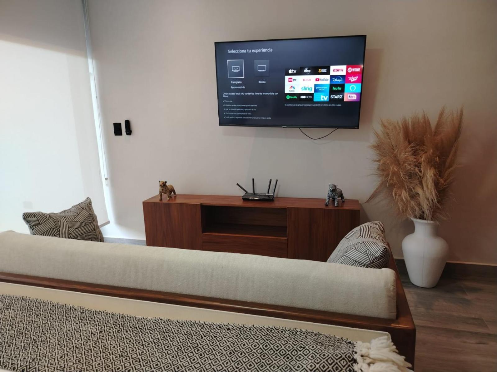 Enmedio De La Zona Hotelera Y El Centro *