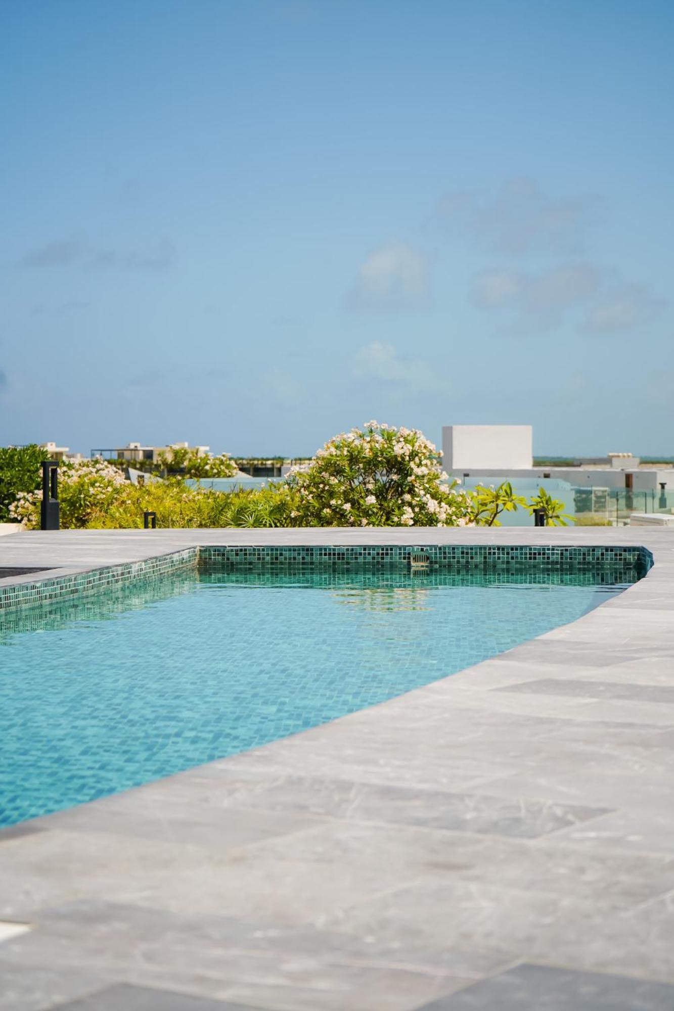 Mistiq Gardens *