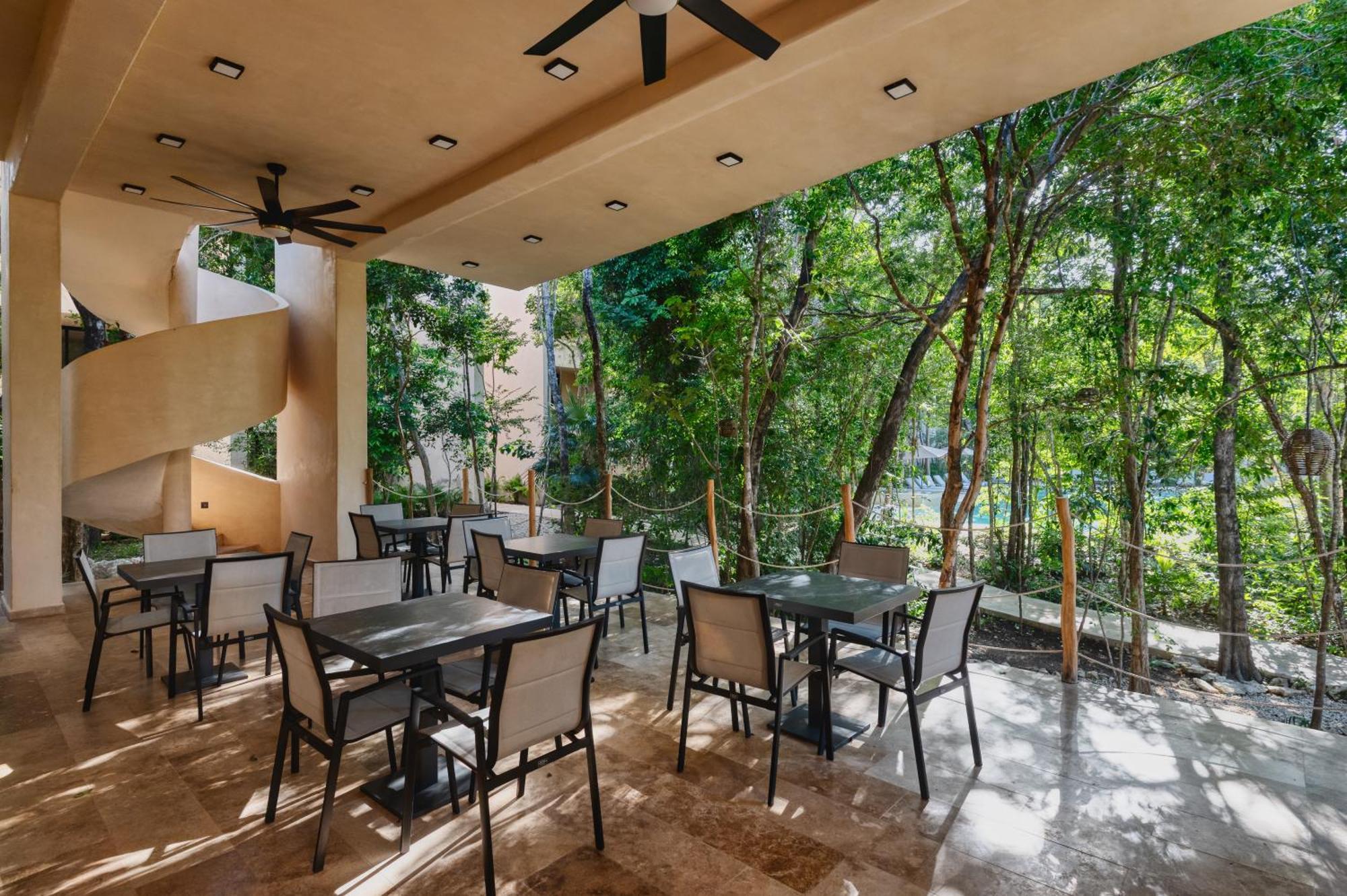 Apartment Artra, Modern Comfort With Pool Views Tulum