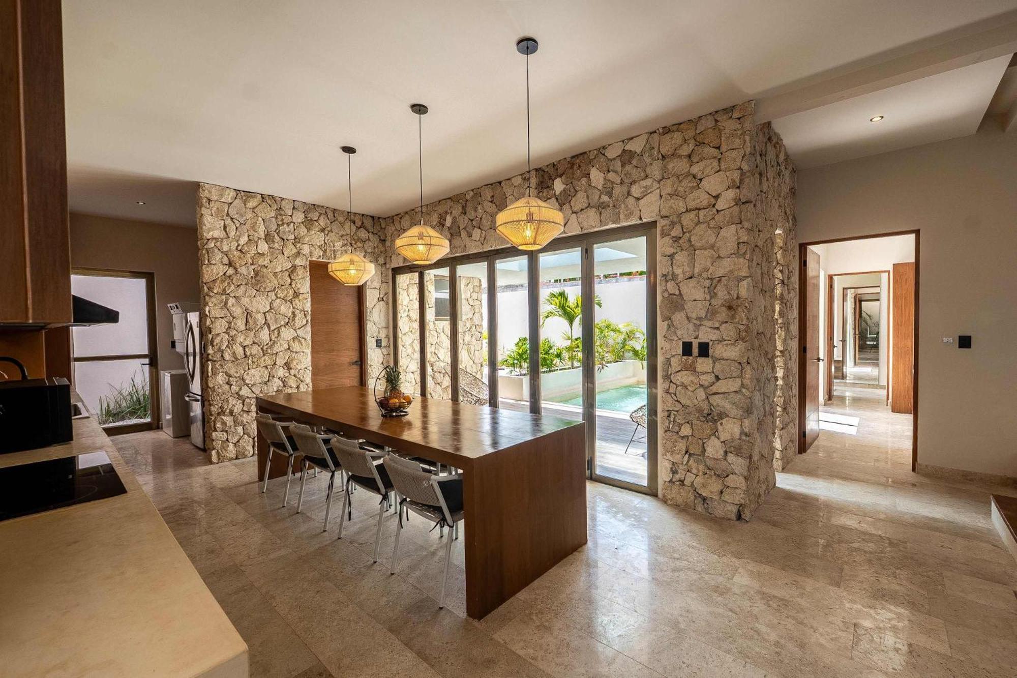 Chic 6br Dual With 4 Private Pools & Concierge