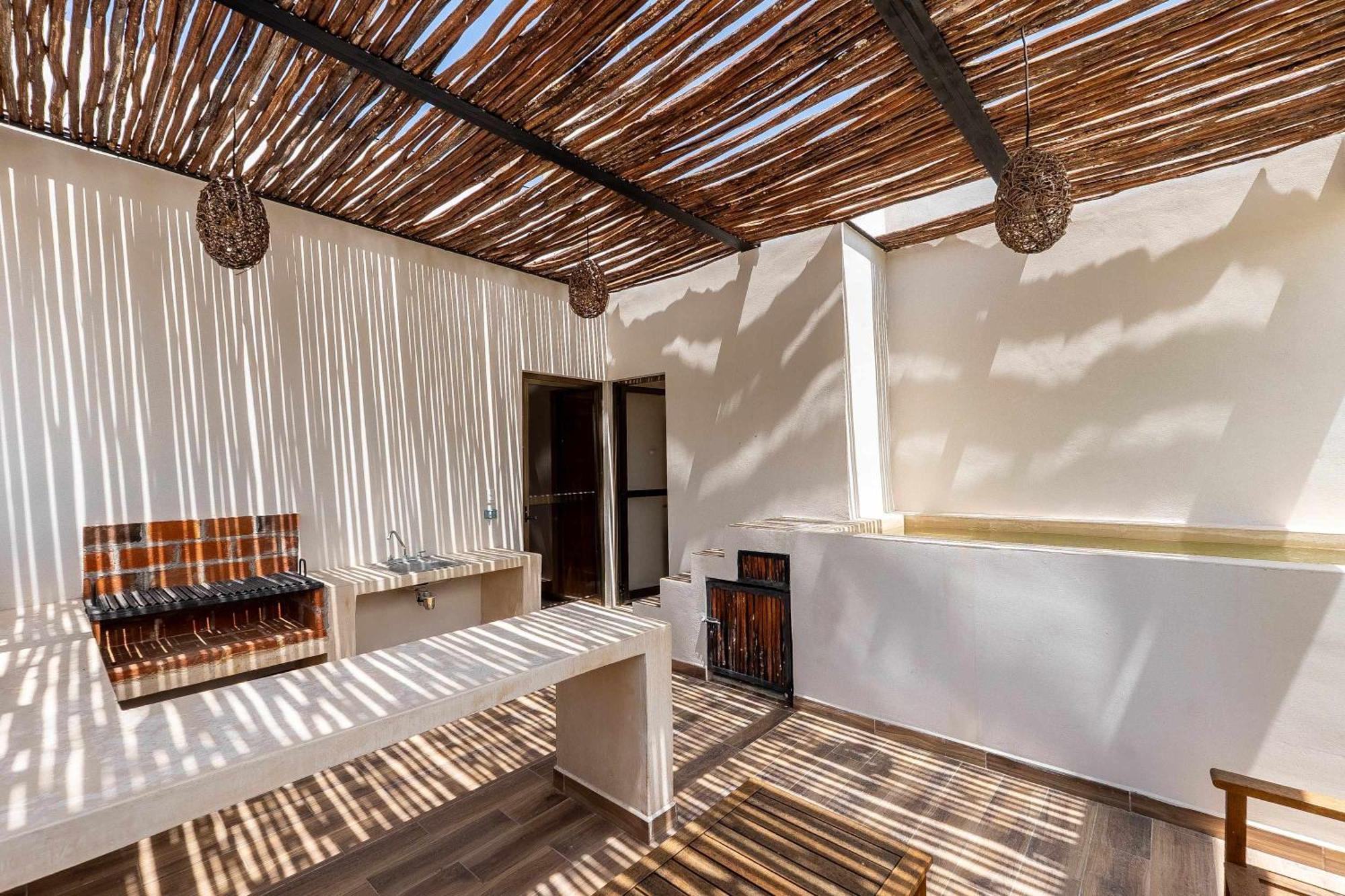 Chic 6br Dual With 4 Private Pools & Concierge Villa *