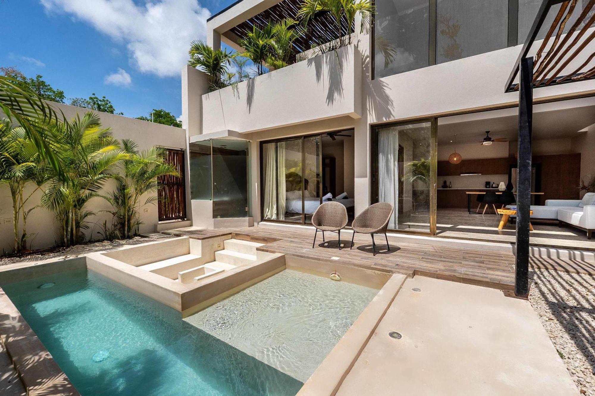 Chic 6br Dual With 4 Private Pools & Concierge