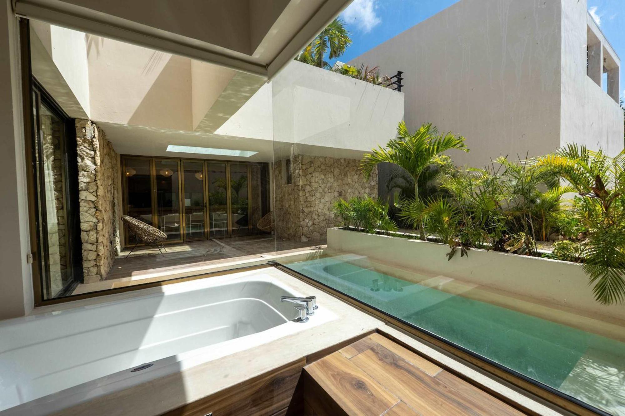 Chic 6br Dual With 4 Private Pools & Concierge *