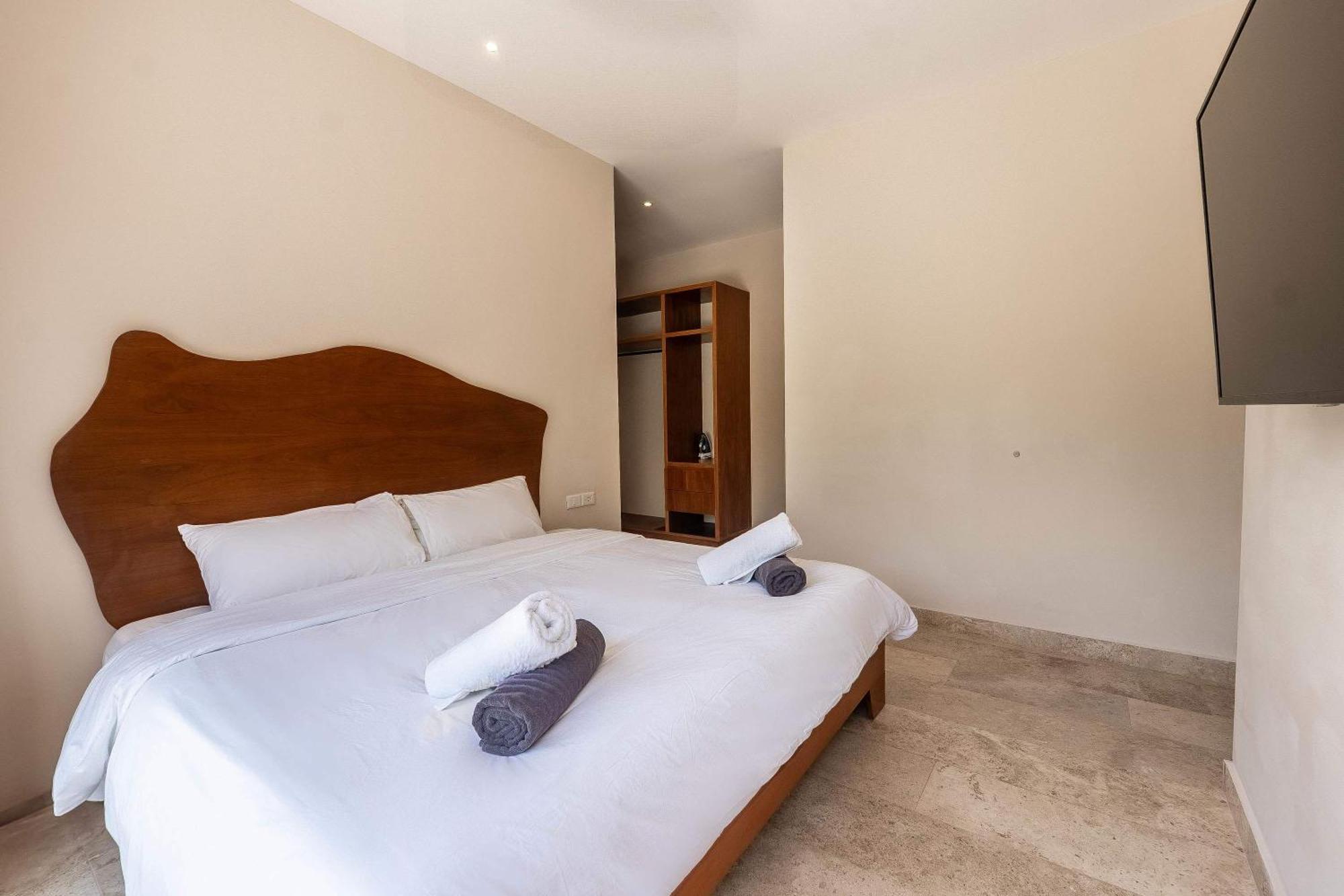 Chic 6br Dual With 4 Private Pools & Concierge Tulum