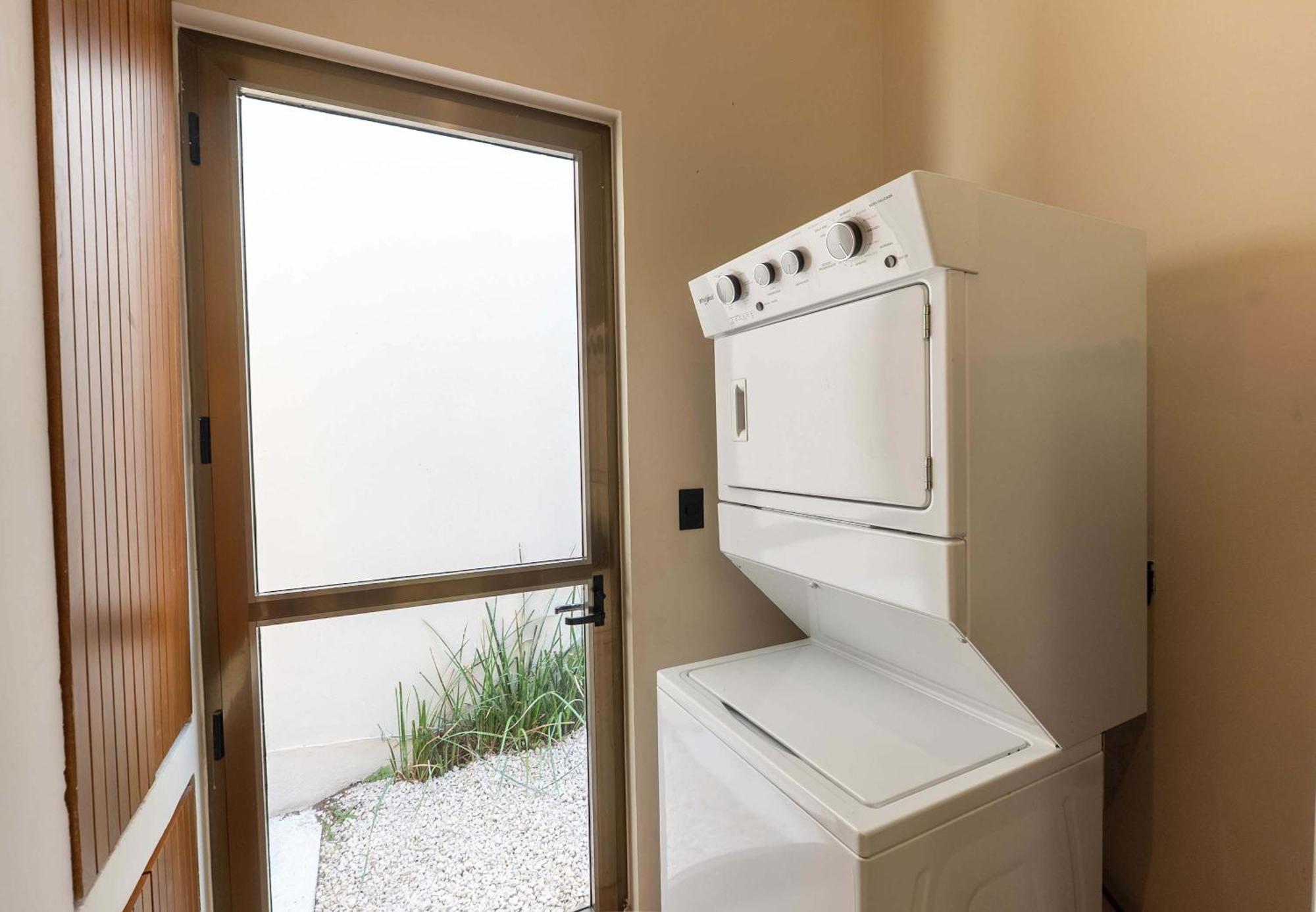 Chic 6br Dual With 4 Private Pools & Concierge Villa