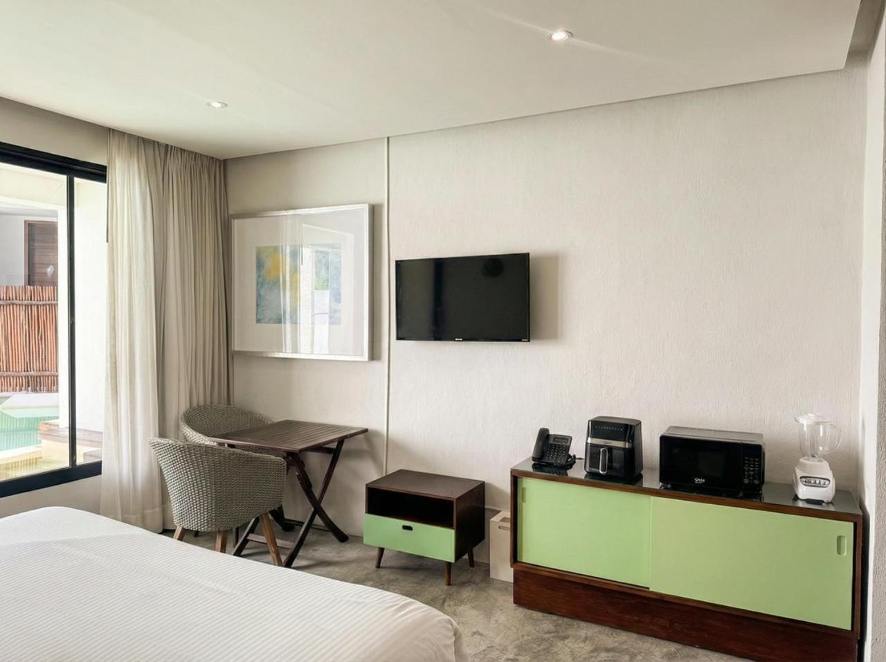 Hotel O' Adults Only