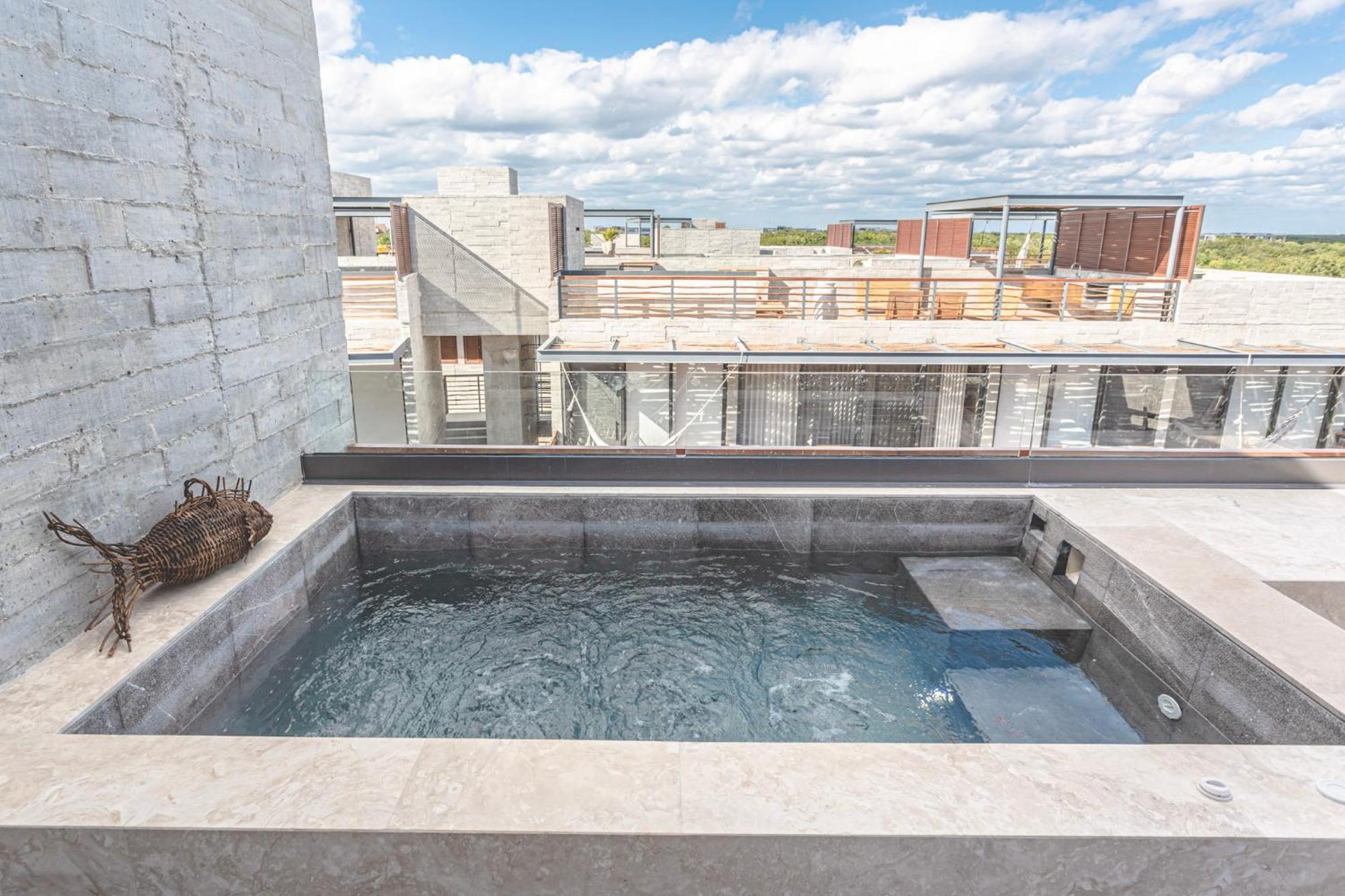 Luxury Loft - Jacuzzi, Gym, Sauna, Infinity-pool, Jungle View Apartment