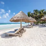 Hotel Encantada 4*